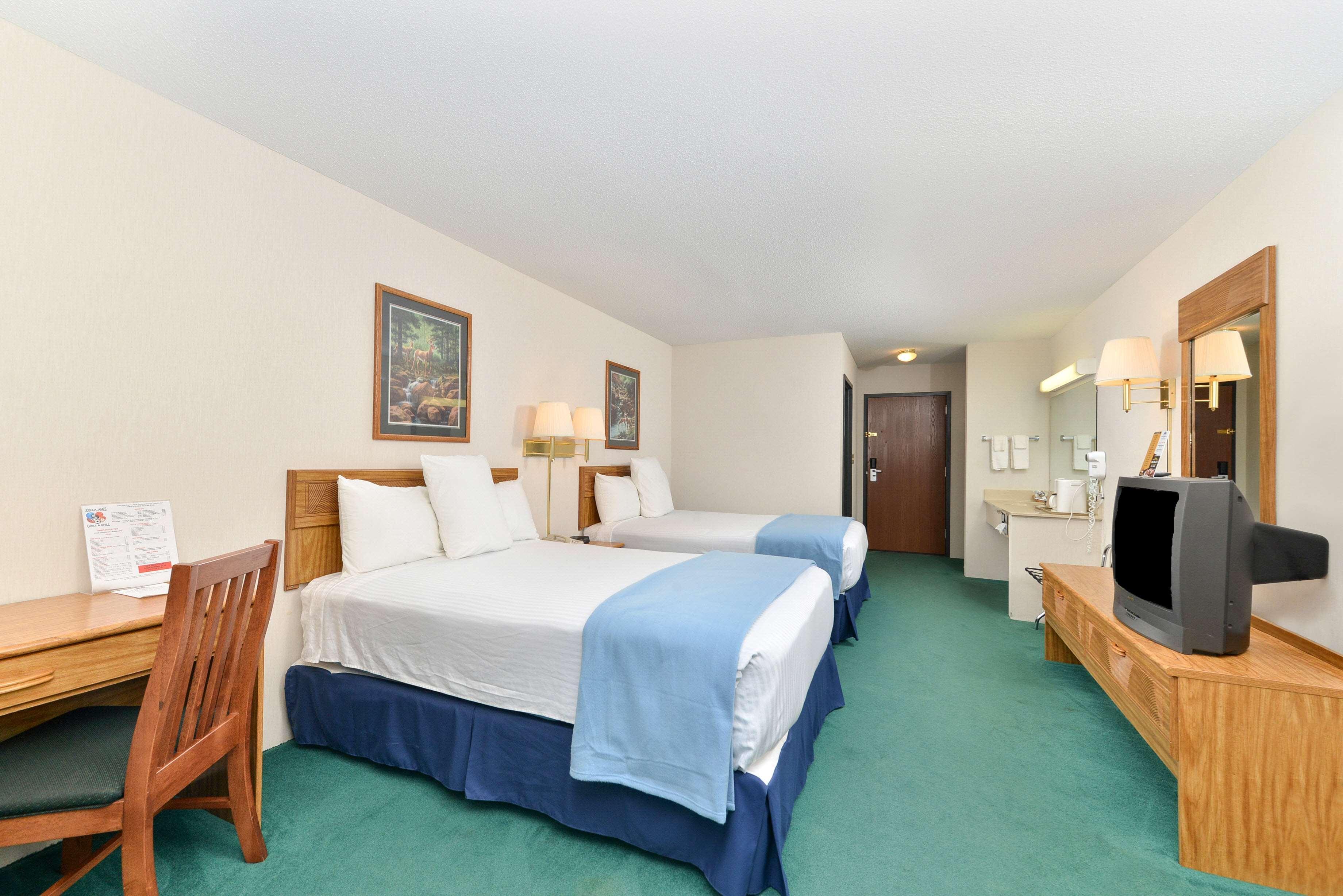 Americas Best Value Inn & Suites - Tahquamenon Country Newberry Exterior photo