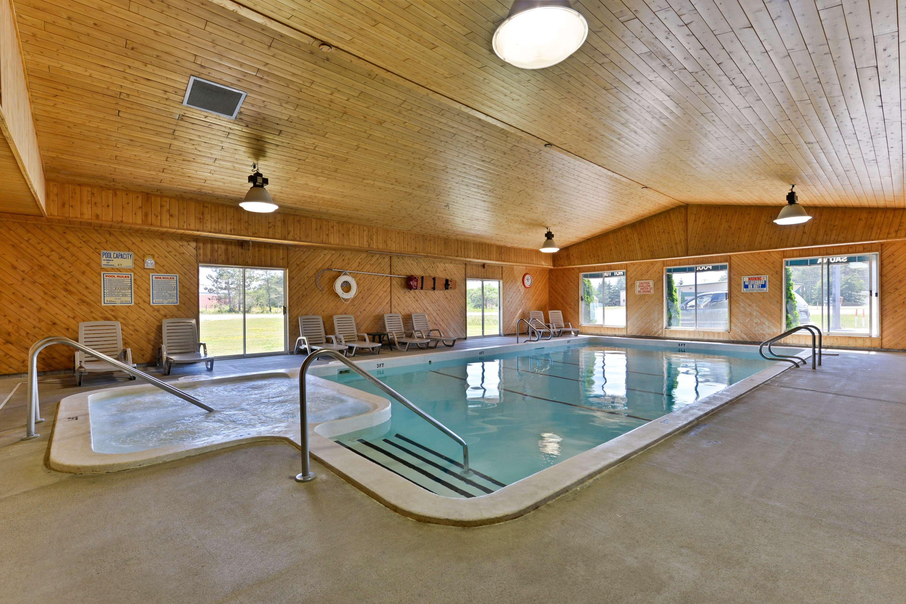 Americas Best Value Inn & Suites - Tahquamenon Country Newberry Exterior photo