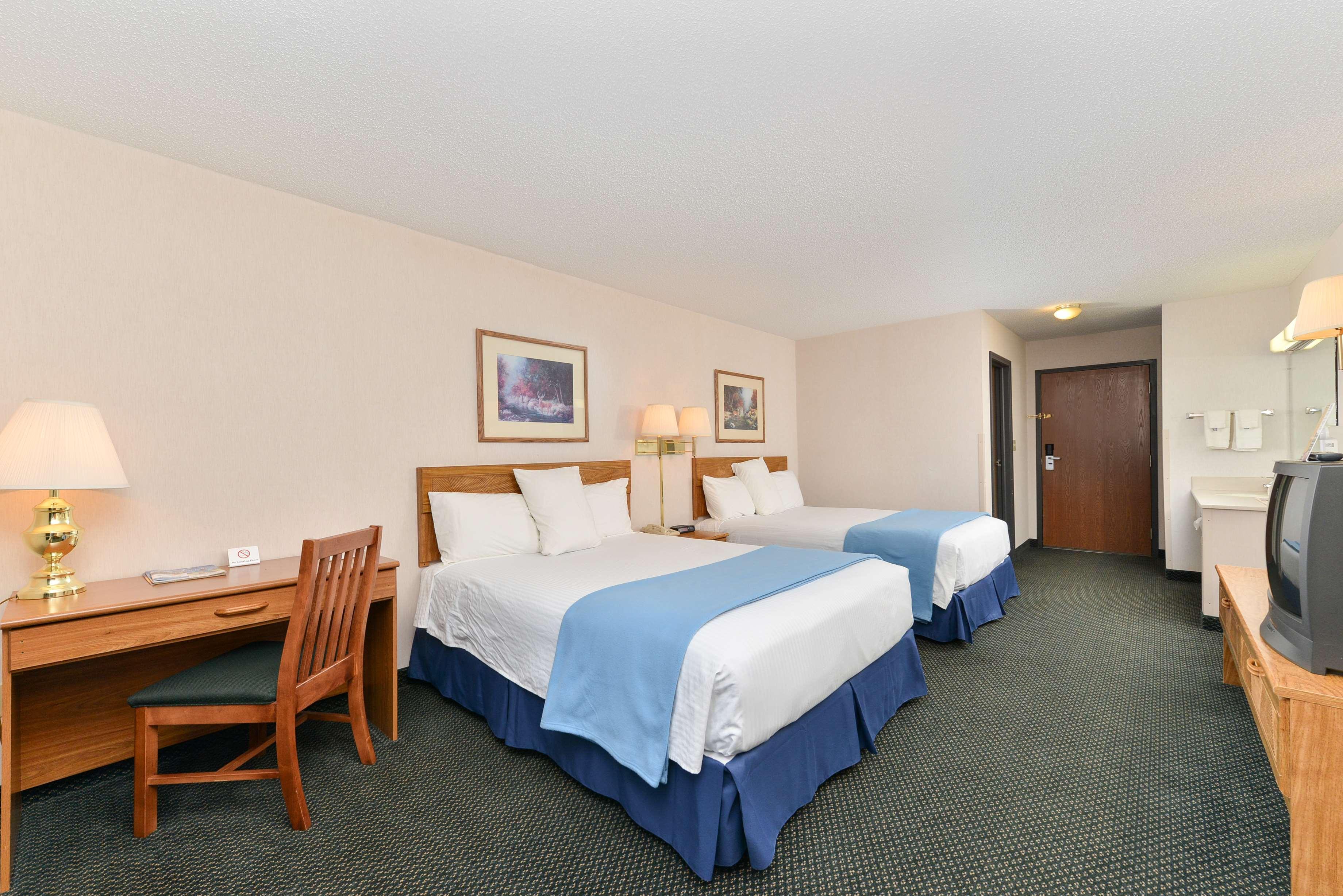 Americas Best Value Inn & Suites - Tahquamenon Country Newberry Exterior photo