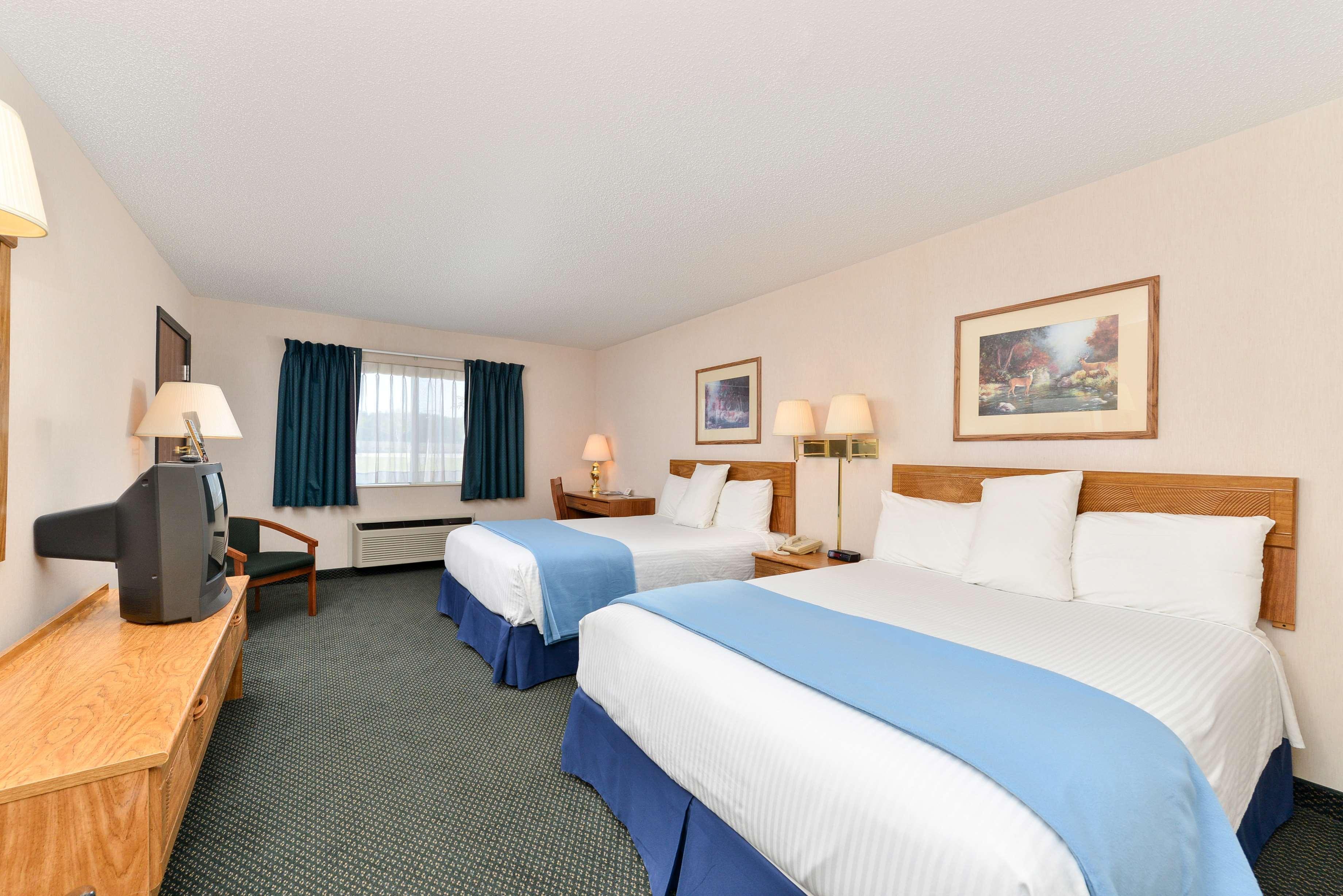Americas Best Value Inn & Suites - Tahquamenon Country Newberry Exterior photo