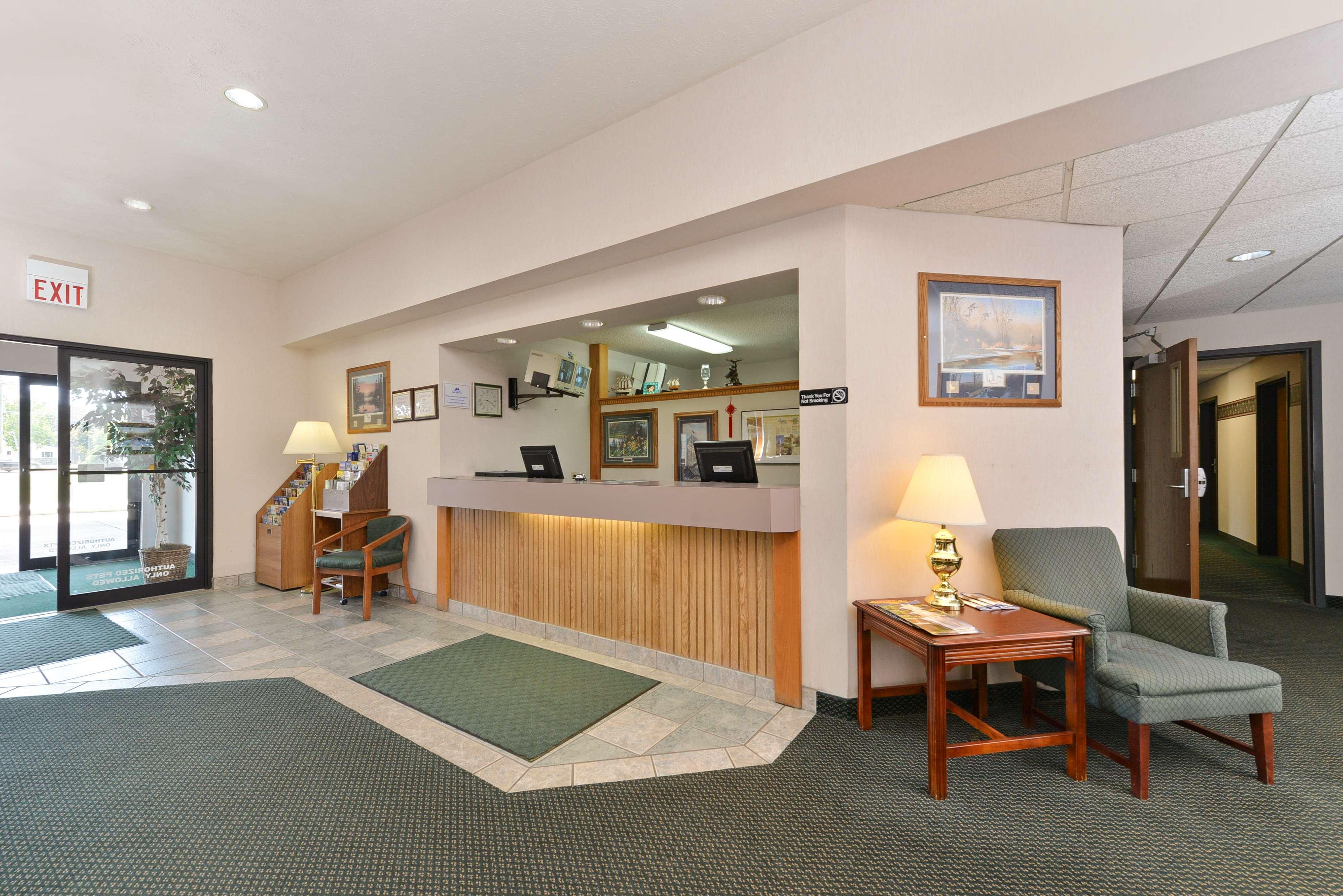 Americas Best Value Inn & Suites - Tahquamenon Country Newberry Exterior photo