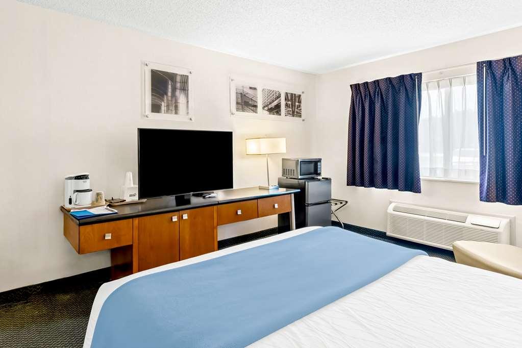 Americas Best Value Inn & Suites - Tahquamenon Country Newberry Room photo