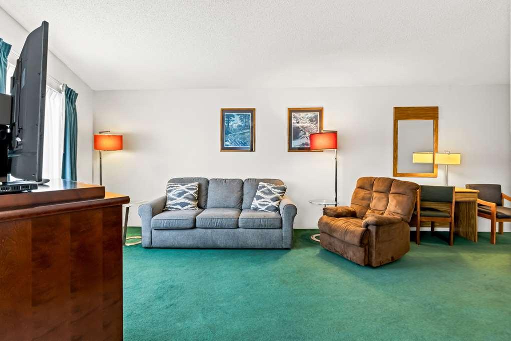 Americas Best Value Inn & Suites - Tahquamenon Country Newberry Room photo