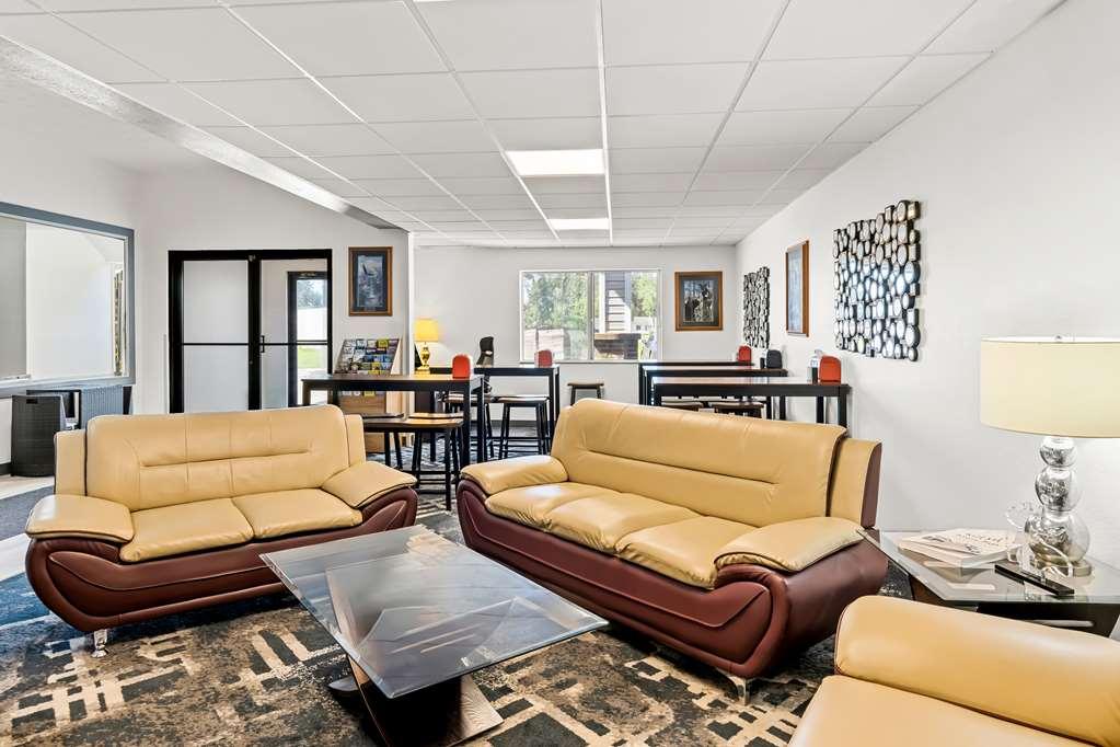 Americas Best Value Inn & Suites - Tahquamenon Country Newberry Interior photo