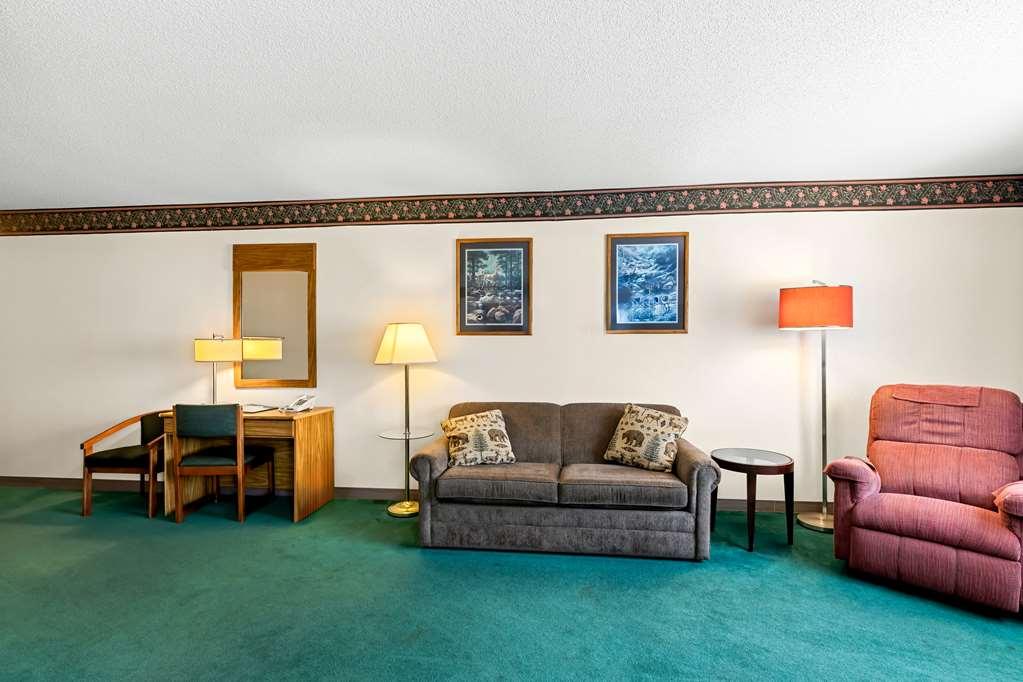 Americas Best Value Inn & Suites - Tahquamenon Country Newberry Room photo
