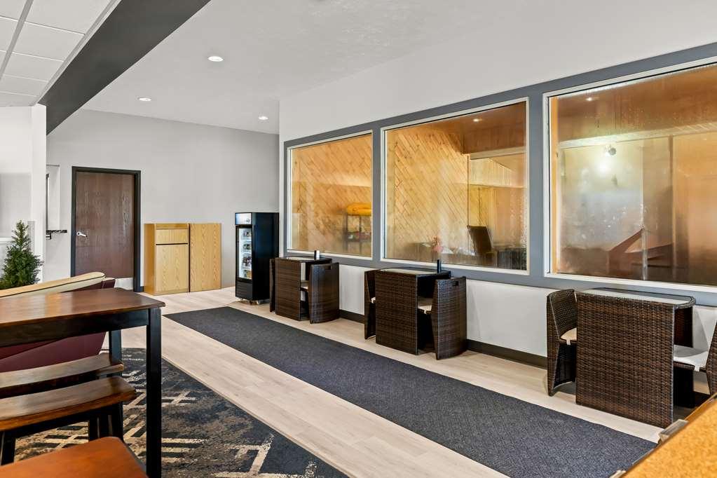 Americas Best Value Inn & Suites - Tahquamenon Country Newberry Restaurant photo