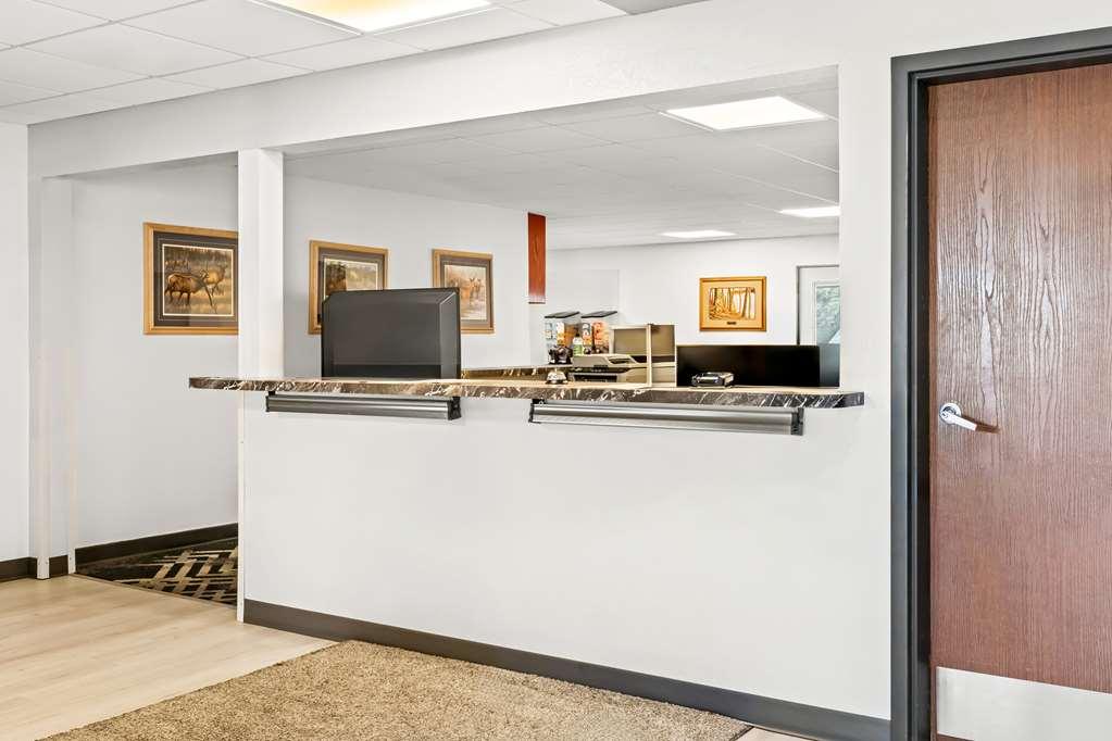 Americas Best Value Inn & Suites - Tahquamenon Country Newberry Interior photo