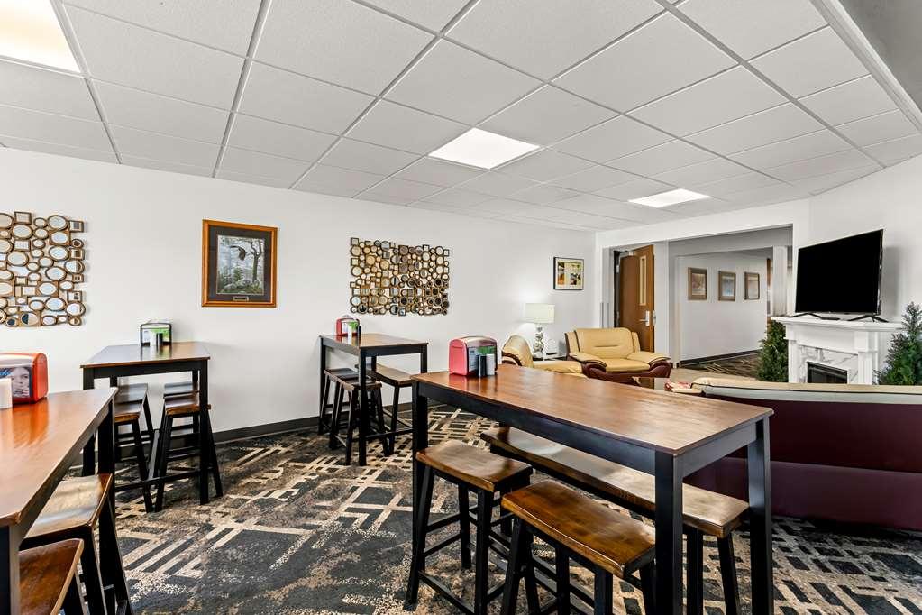Americas Best Value Inn & Suites - Tahquamenon Country Newberry Restaurant photo