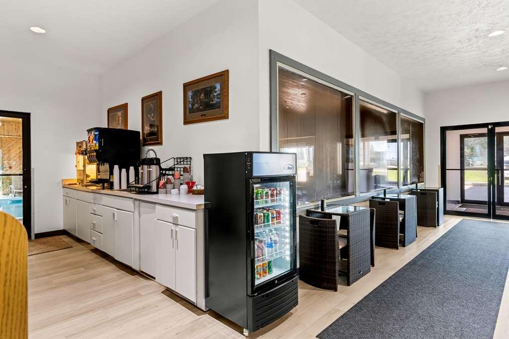 Americas Best Value Inn & Suites - Tahquamenon Country Newberry Restaurant photo