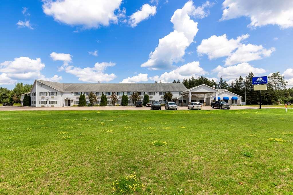 Americas Best Value Inn & Suites - Tahquamenon Country Newberry Exterior photo