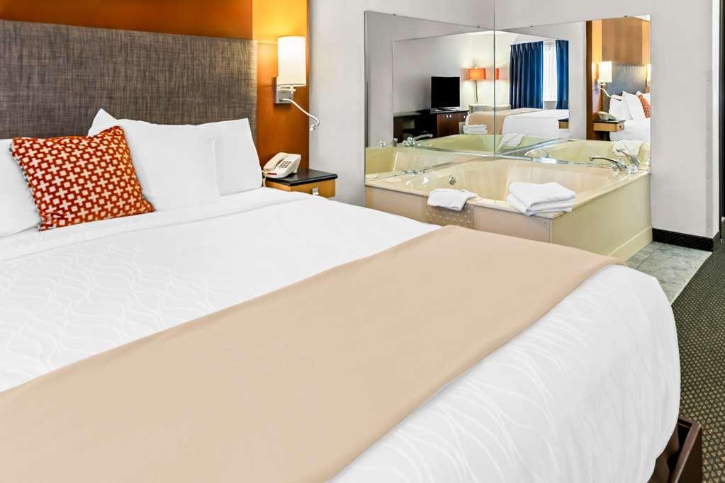 Americas Best Value Inn & Suites - Tahquamenon Country Newberry Room photo