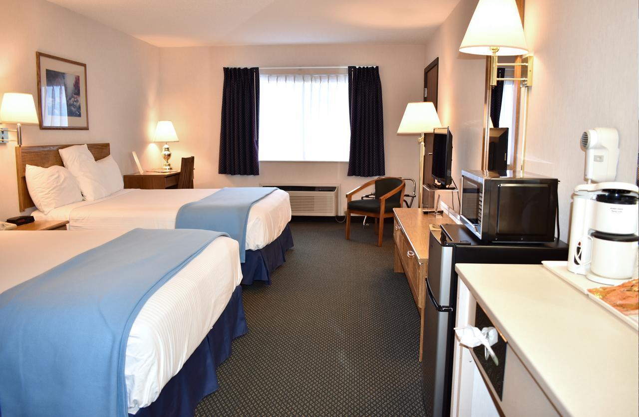 Americas Best Value Inn & Suites - Tahquamenon Country Newberry Exterior photo