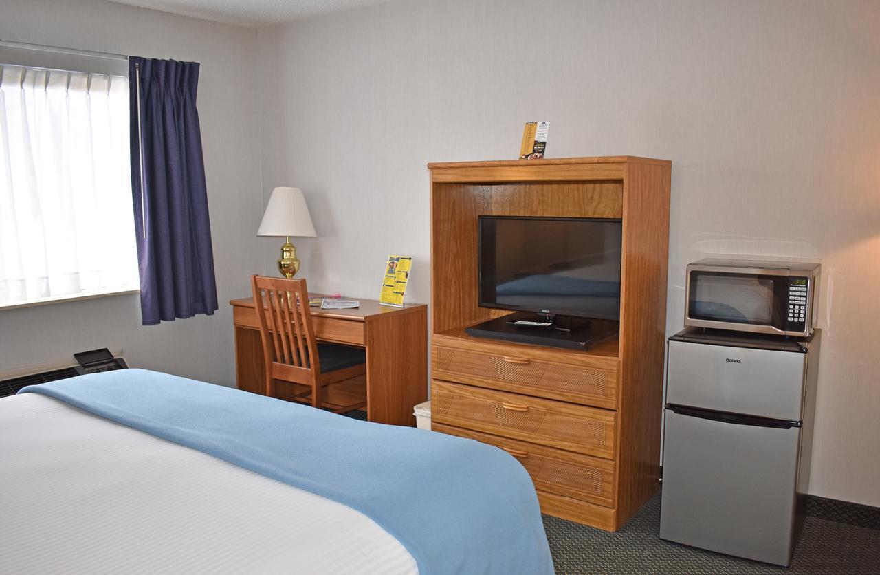 Americas Best Value Inn & Suites - Tahquamenon Country Newberry Exterior photo