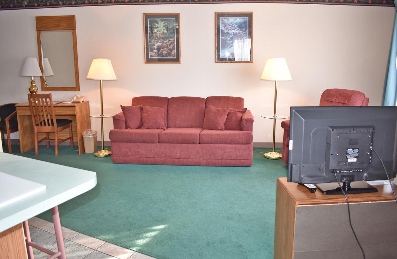 Americas Best Value Inn & Suites - Tahquamenon Country Newberry Exterior photo