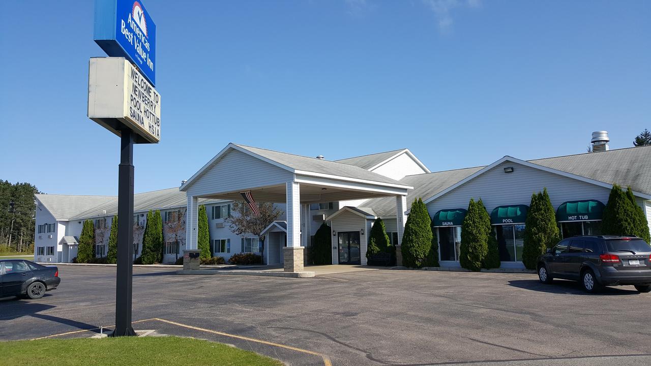 Americas Best Value Inn & Suites - Tahquamenon Country Newberry Exterior photo