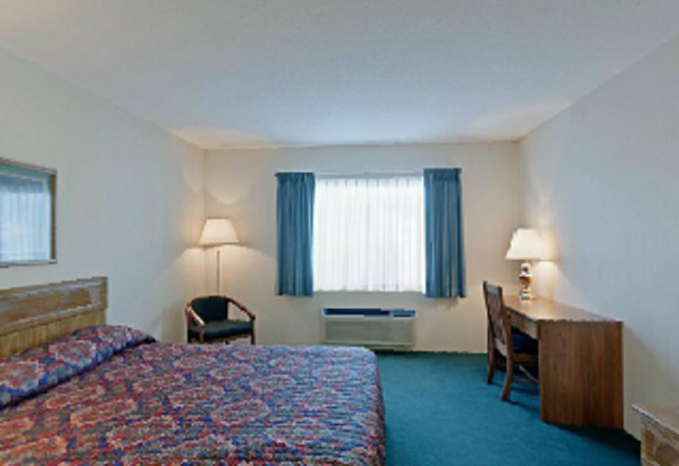 Americas Best Value Inn & Suites - Tahquamenon Country Newberry Exterior photo